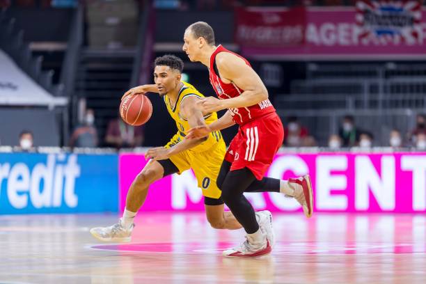 与米兰和拜 与米兰和拜